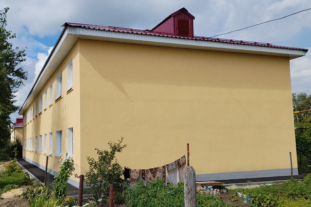 В Каменке обновили фасад и фундамент многоквартирного дома